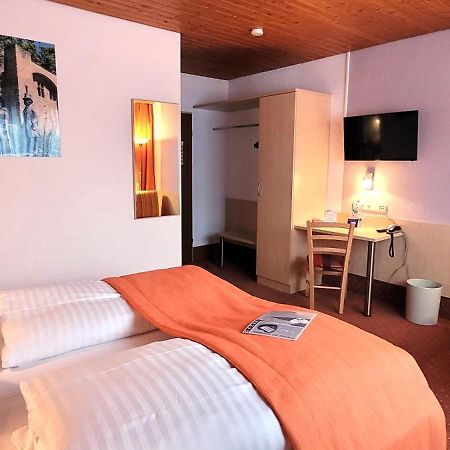Hotel Restaurant Ruppert Walluf Bagian luar foto