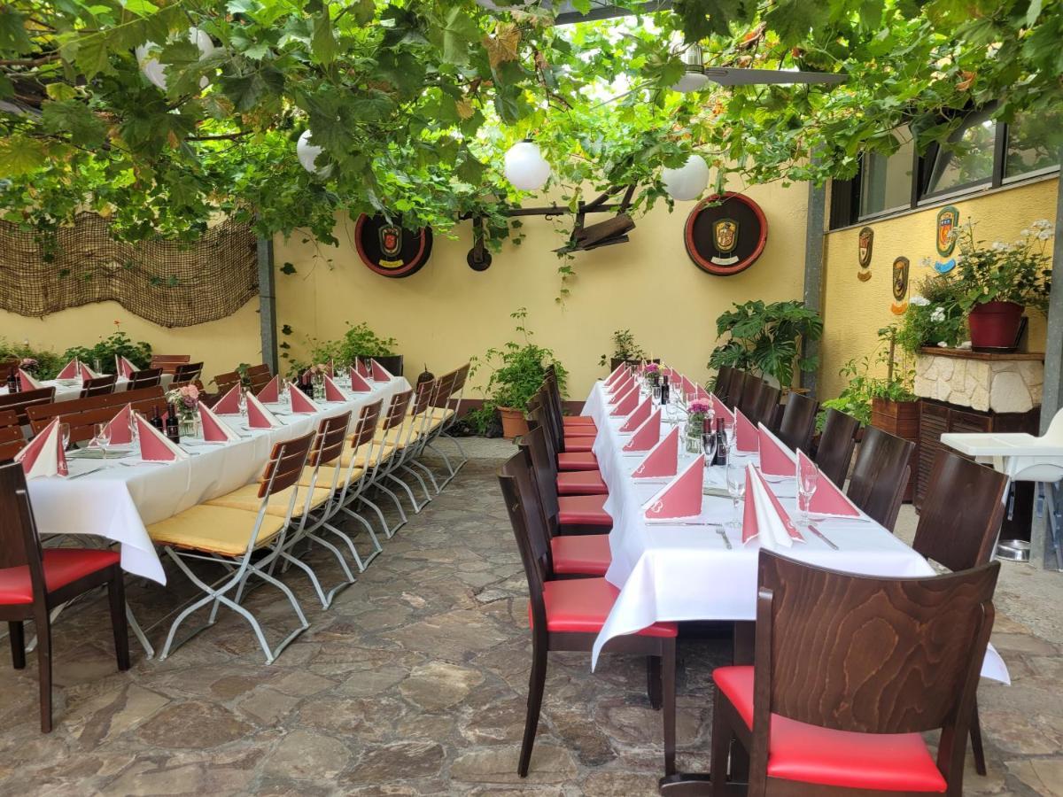 Hotel Restaurant Ruppert Walluf Bagian luar foto
