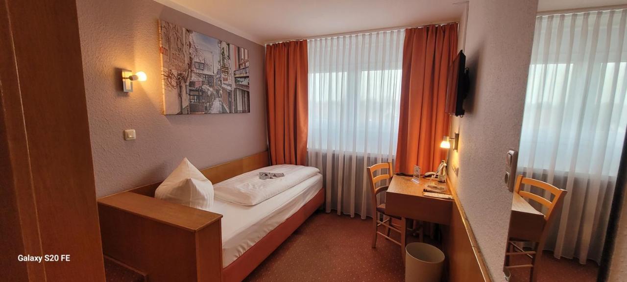 Hotel Restaurant Ruppert Walluf Bagian luar foto