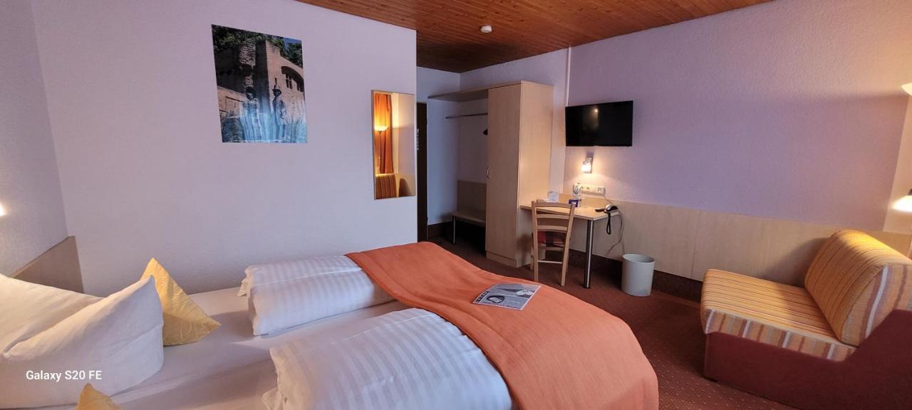 Hotel Restaurant Ruppert Walluf Bagian luar foto