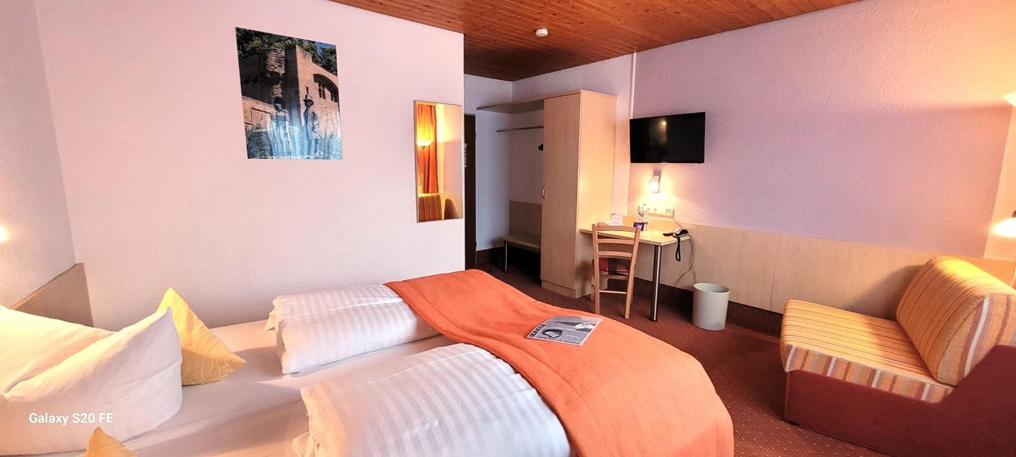 Hotel Restaurant Ruppert Walluf Bagian luar foto