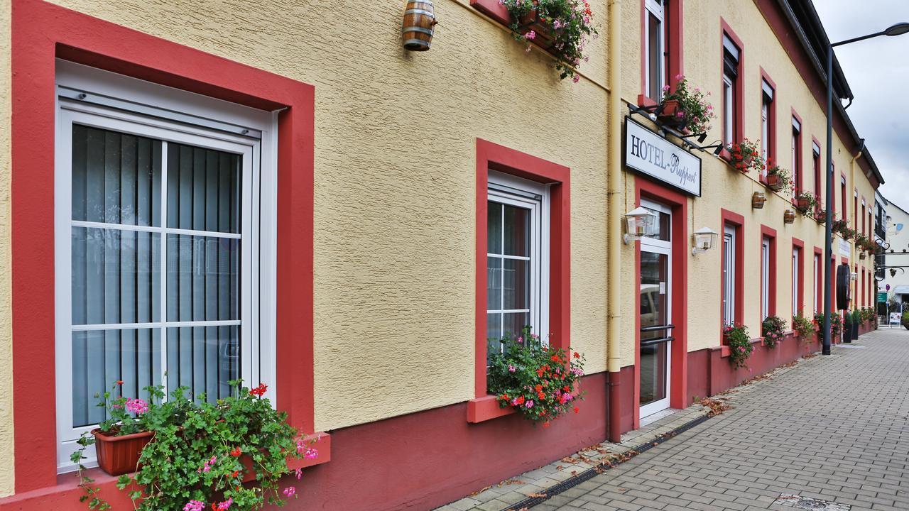 Hotel Restaurant Ruppert Walluf Bagian luar foto